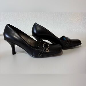 Gianni Bini Black Leather Pump.  Sz 7.5